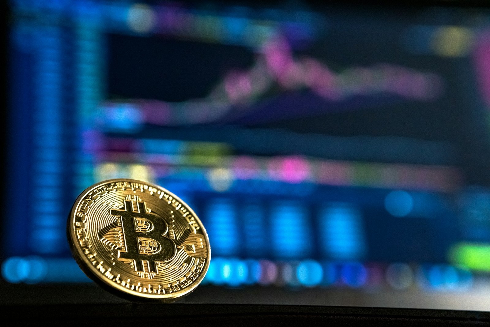 Bitcoin Holds Key Level Amid Rejection, Analysts Suggest Caution
